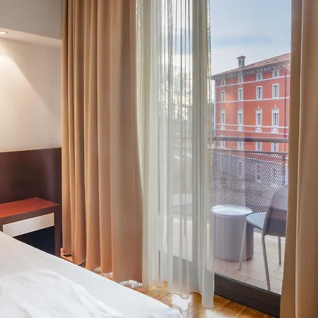 ホテル Astoria 4*